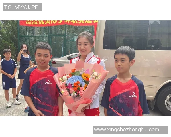 奥运冠军现身校园鼓励孩子坚持梦想